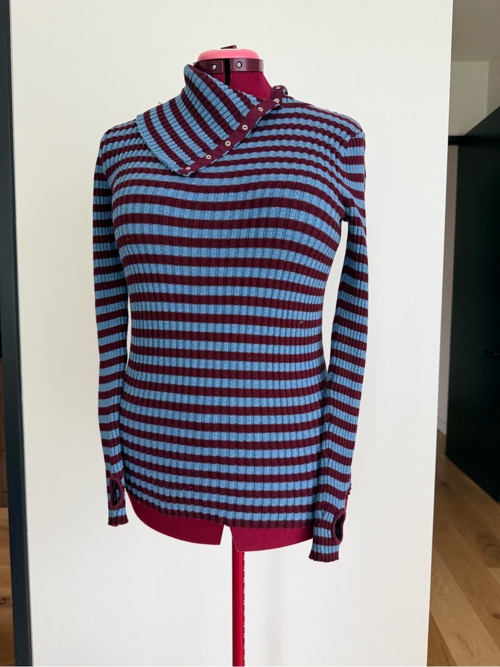 Margaret O'Leary Striped Snap-Detail Turtleneck Sweater - Blue & Burgundy
